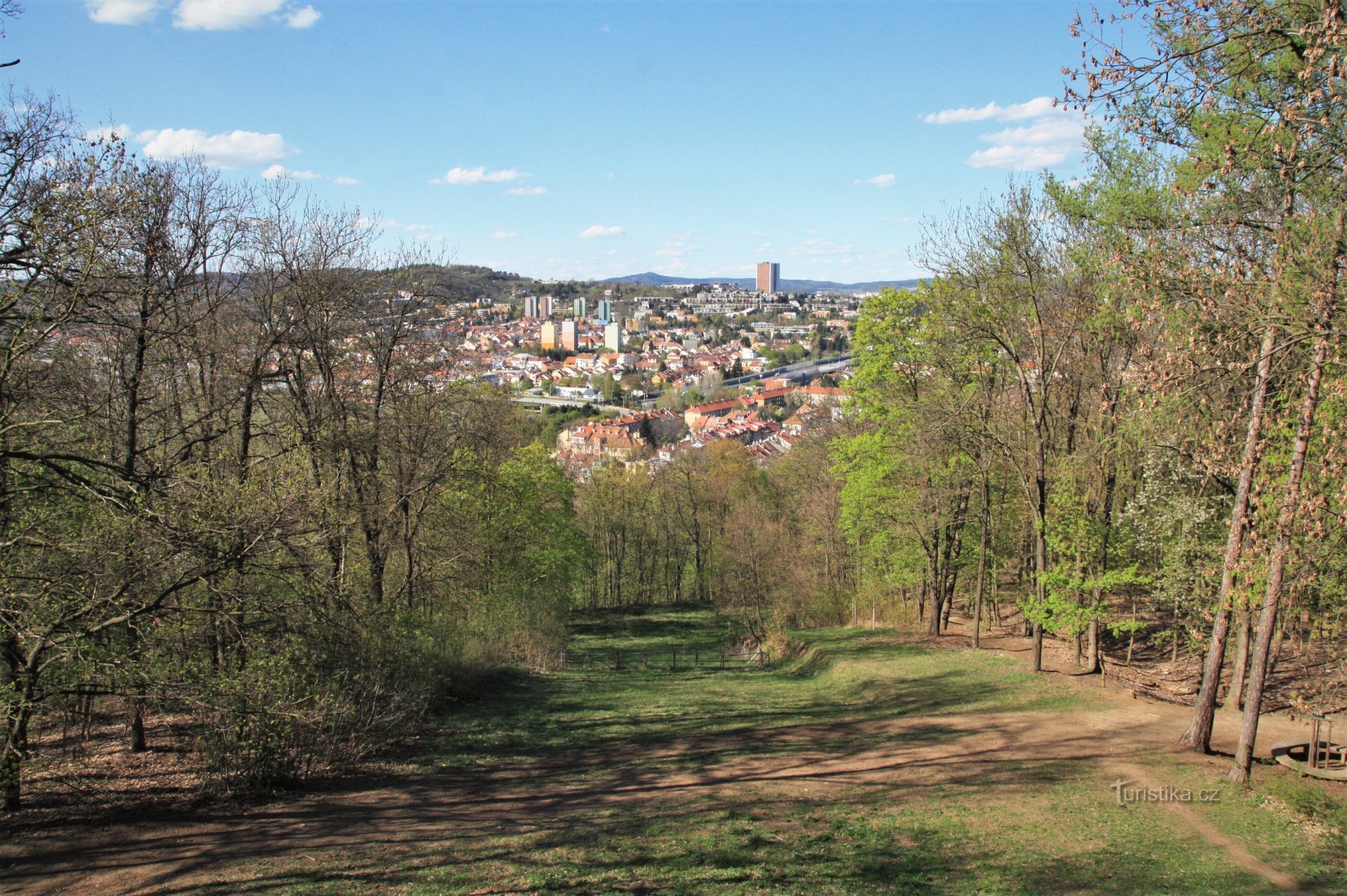 Vue d'ensemble de l'ancienne pente vers Žabovřeské