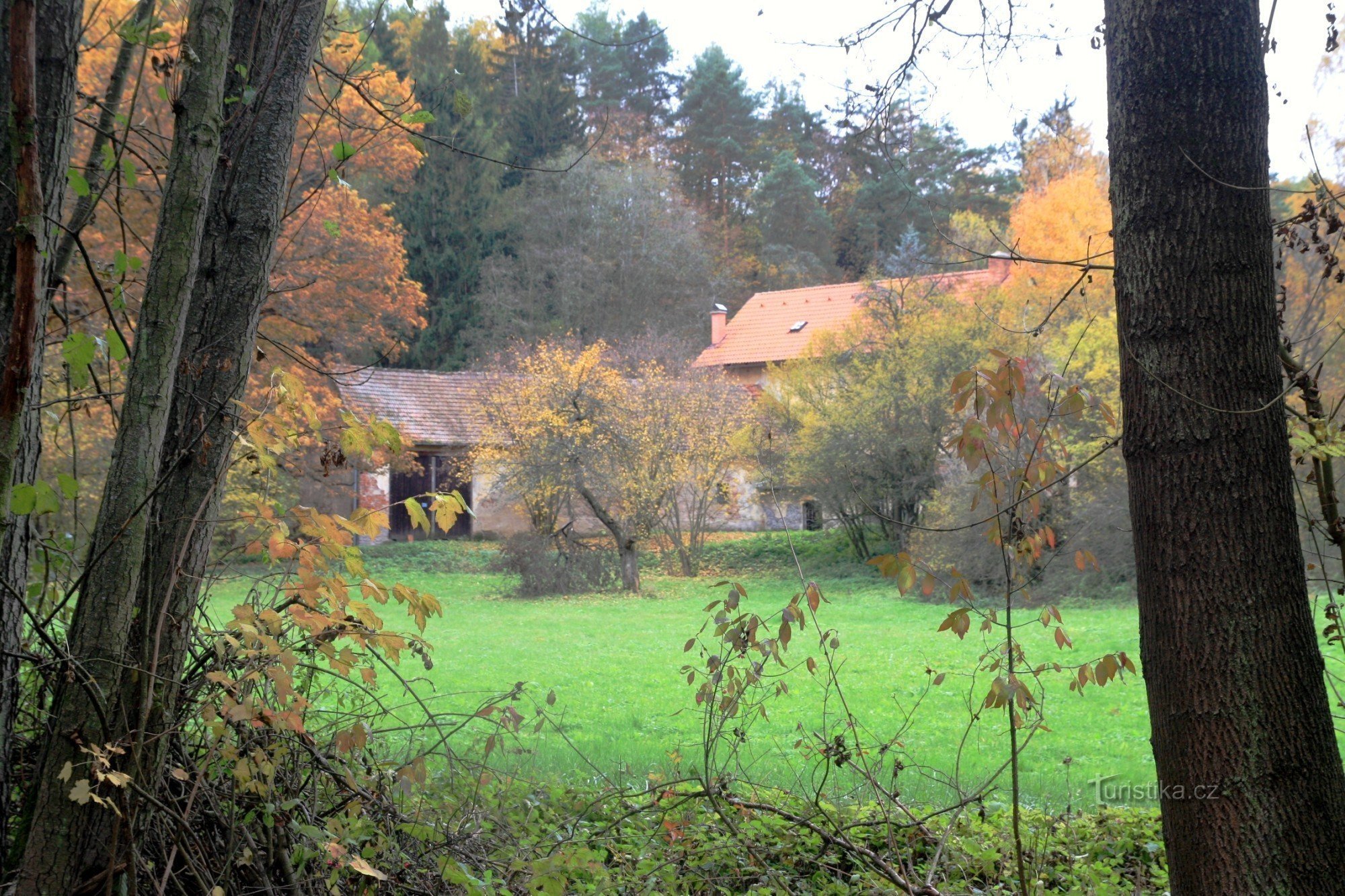 Vedere spre Spálený mlýn de la Bobrava