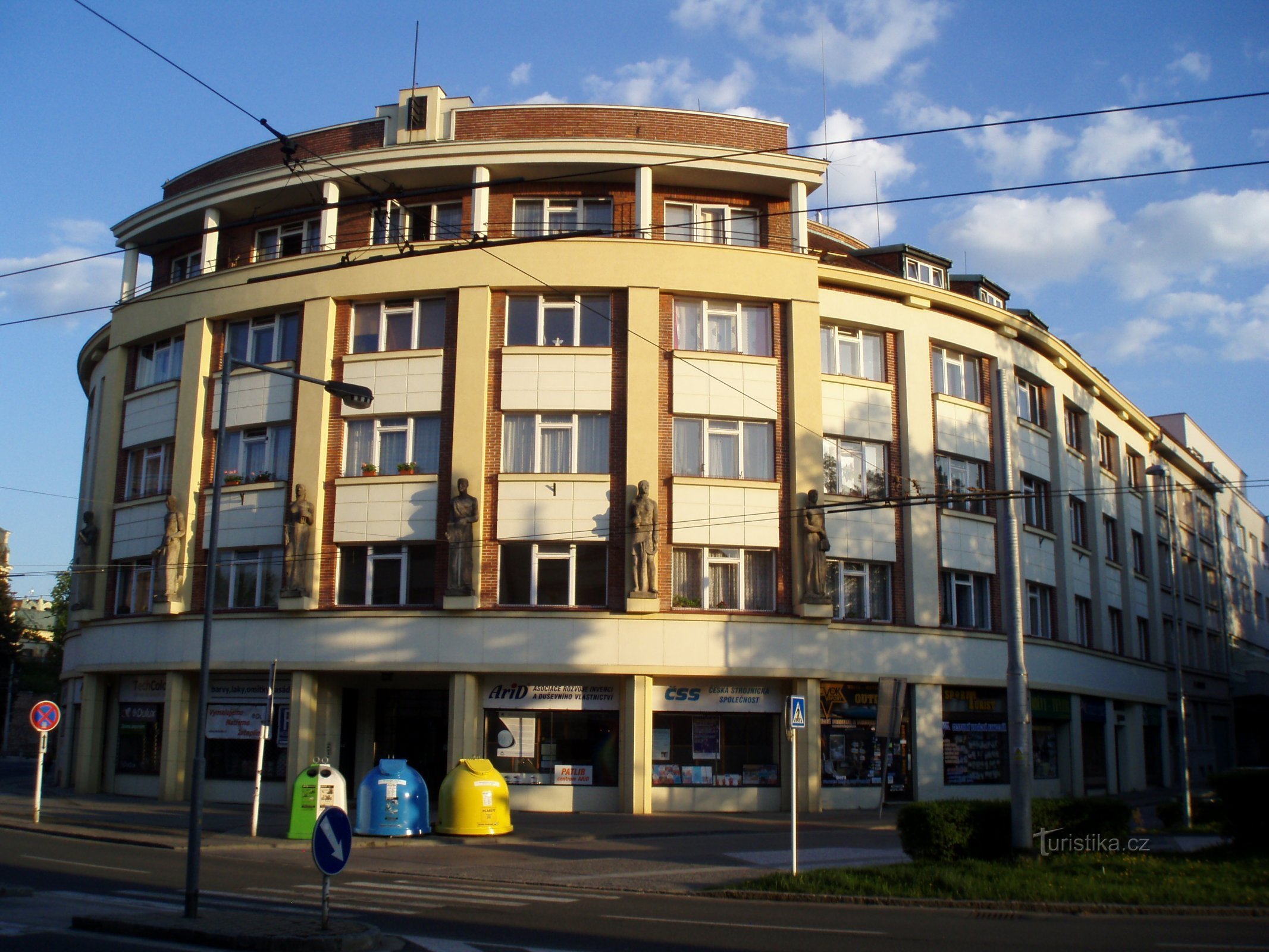 Det første tjekkiske gensidige forsikringsselskab (Hradec Králové, 1.5.2012. maj XNUMX)