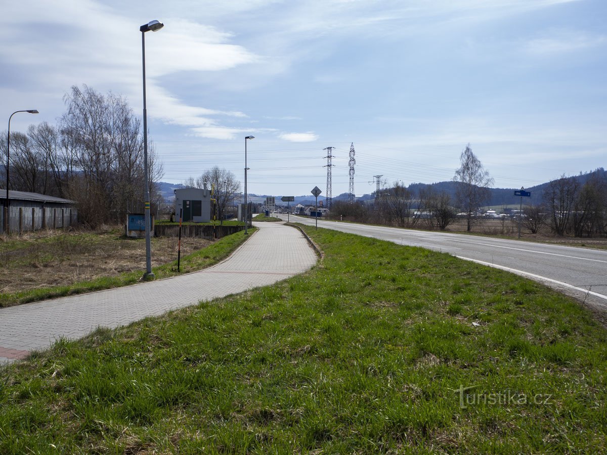 die ersten Meter auf dem asphaltierten Radweg