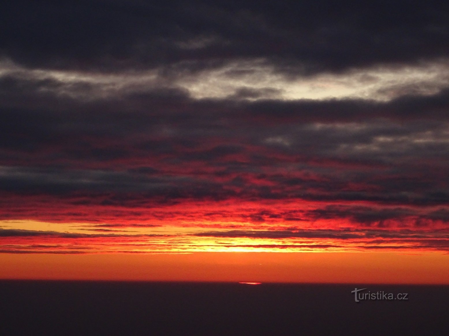 Vuoden 2021 ensimmäinen auringonnousu Kletečná-vuorelta.