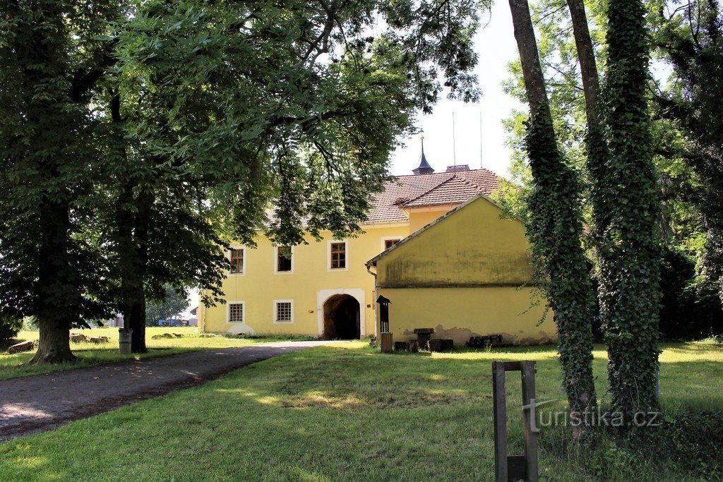 Ptenín, widok zamku od strony północnej