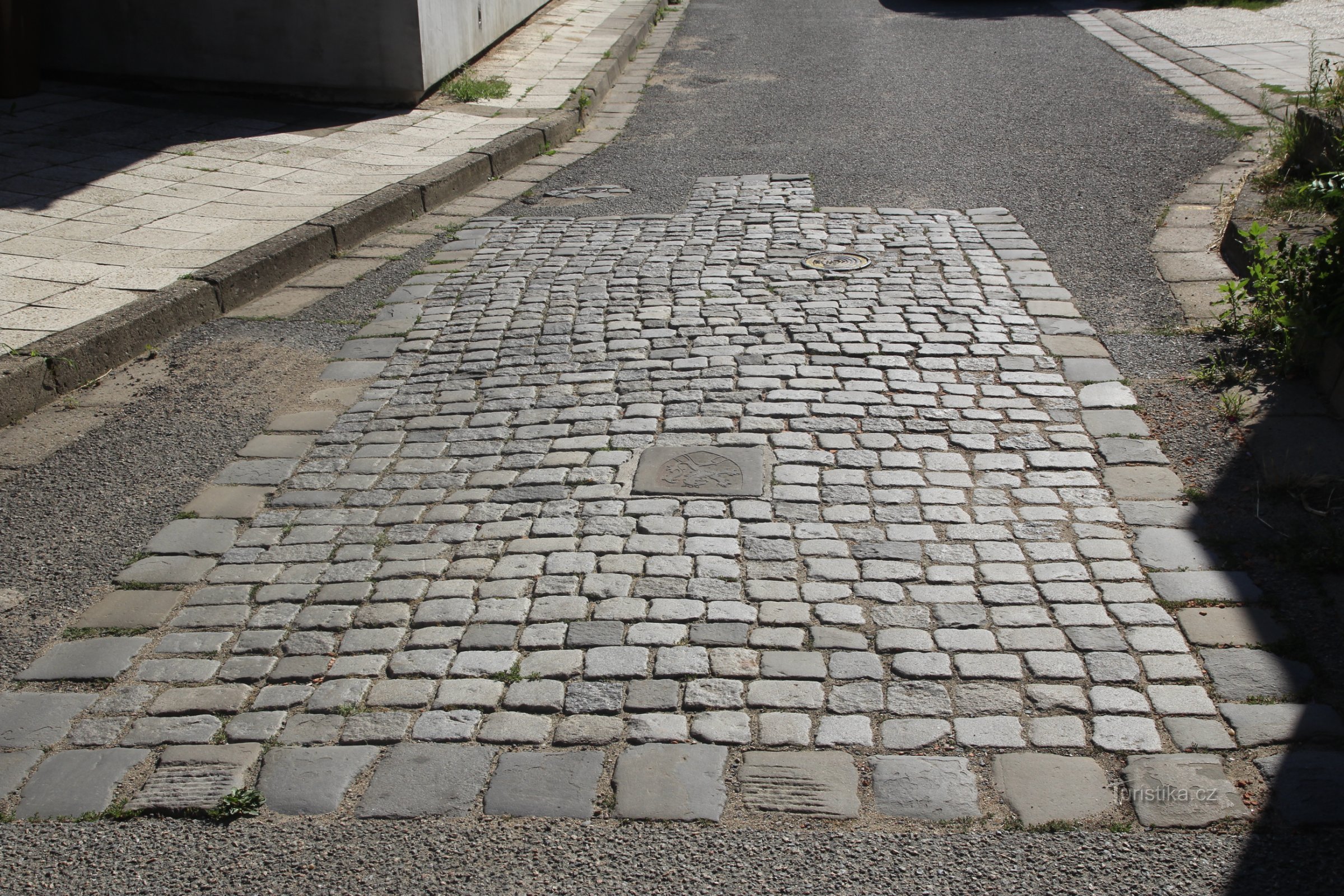 Planul mormântului din pavaj din strada Strejcův sbor