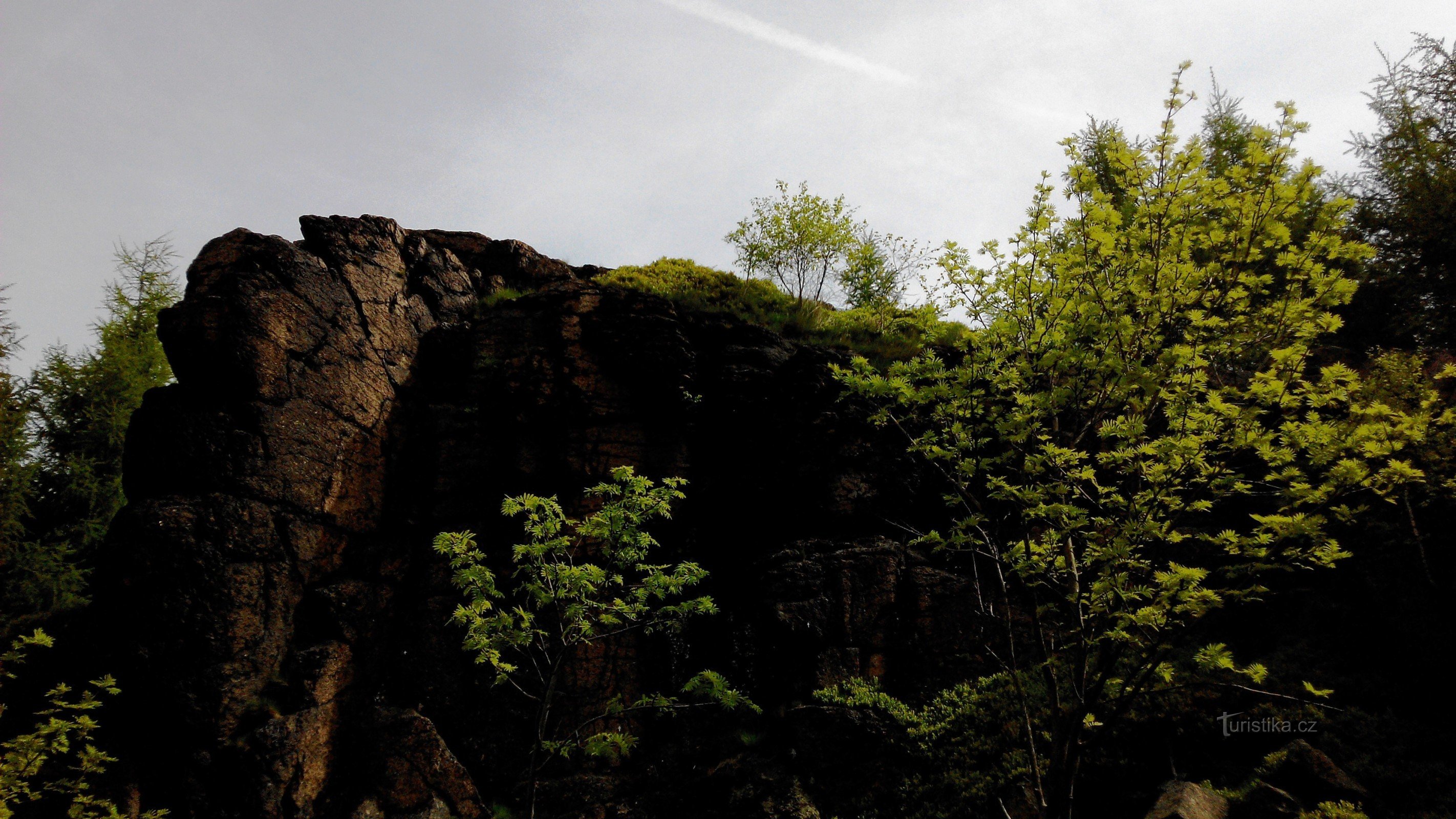 Gebrochener Felsen