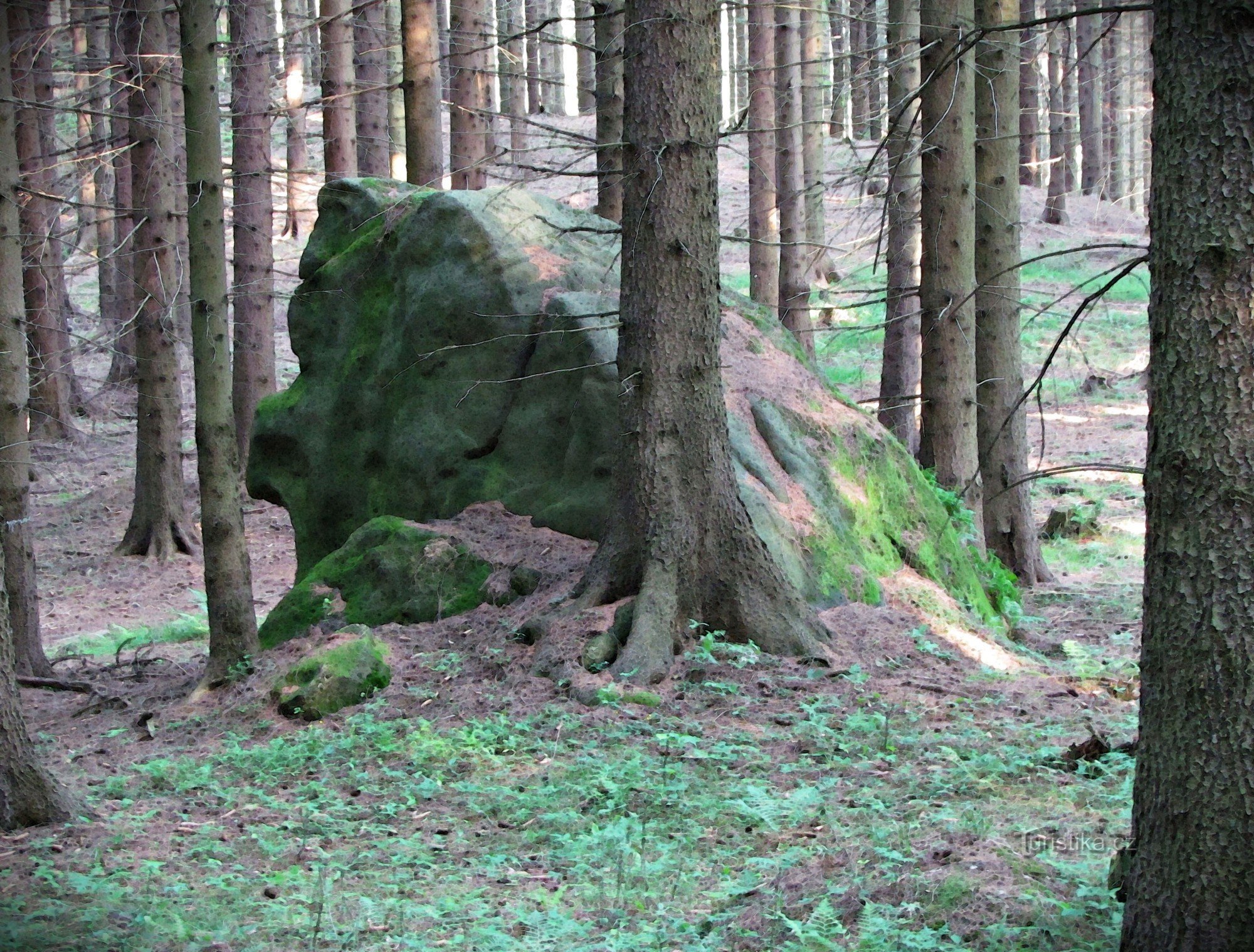 Pulčínsko - Devil's tooth 岩石和 Trojčata 岩石