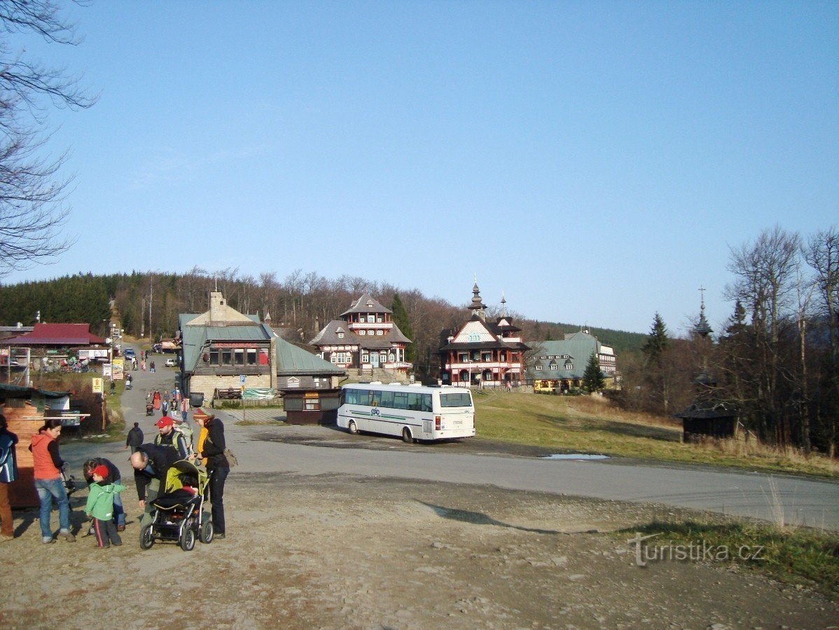 Einsiedeleien - hölzerner Glockenturm und Siedlung - Foto: Ulrych Mir.