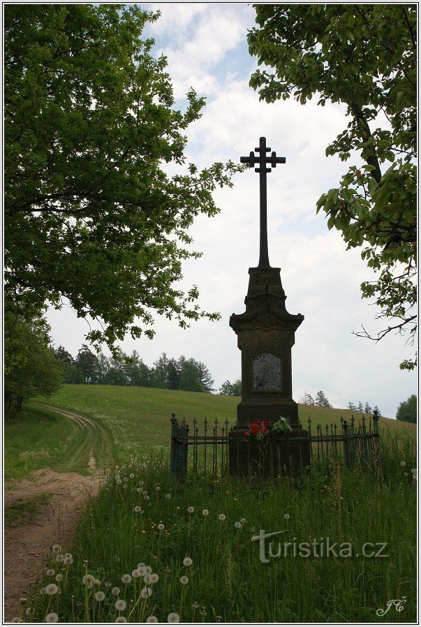 Nieużytki, krzyż