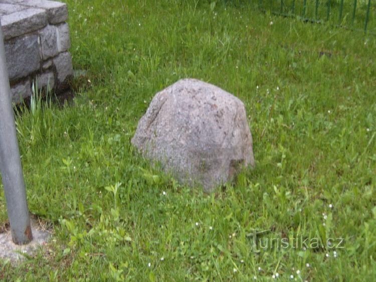 Pustkovecké stray boulders: Memorial to the victims of WWII war