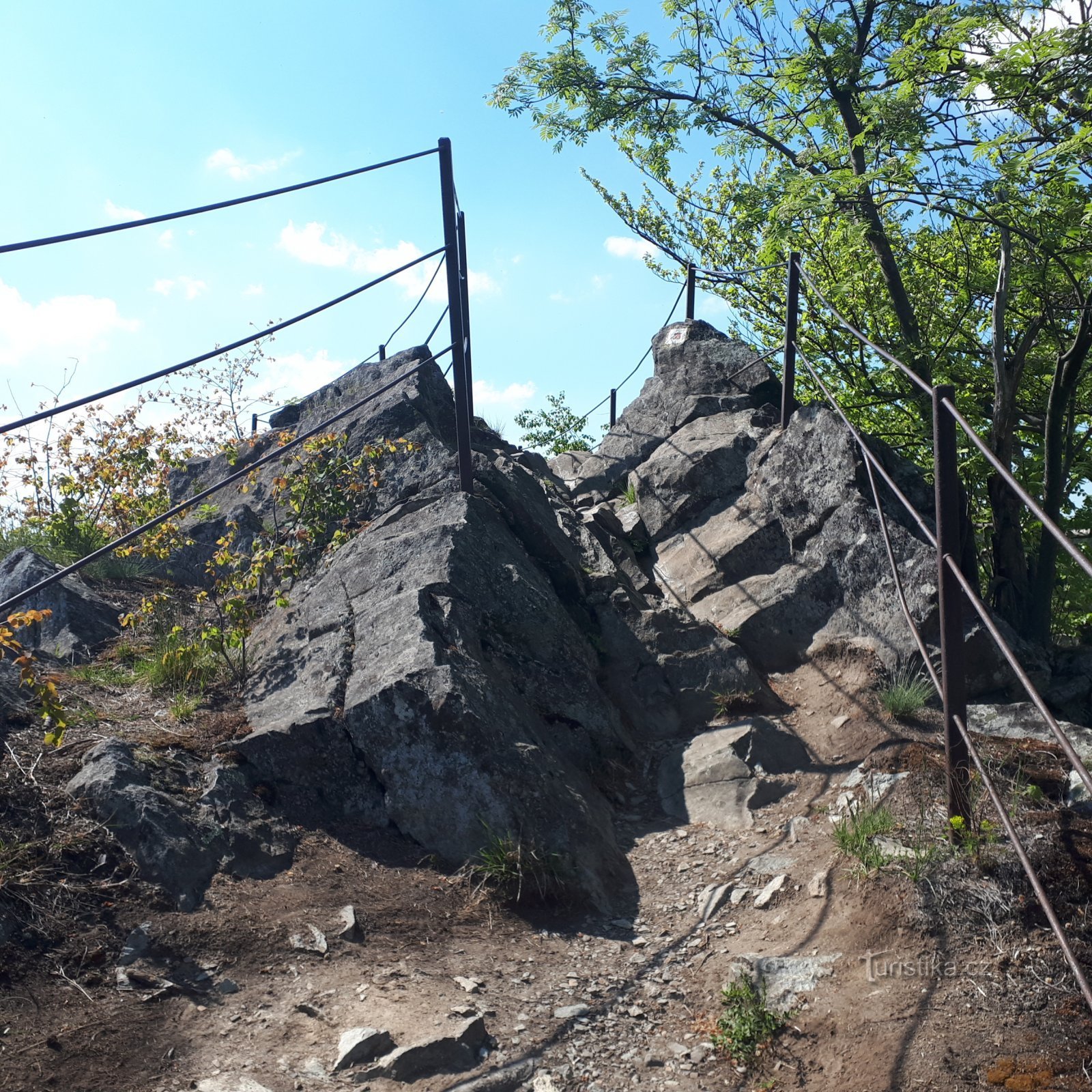 Un castel pustiu lângă Česká Kamenice