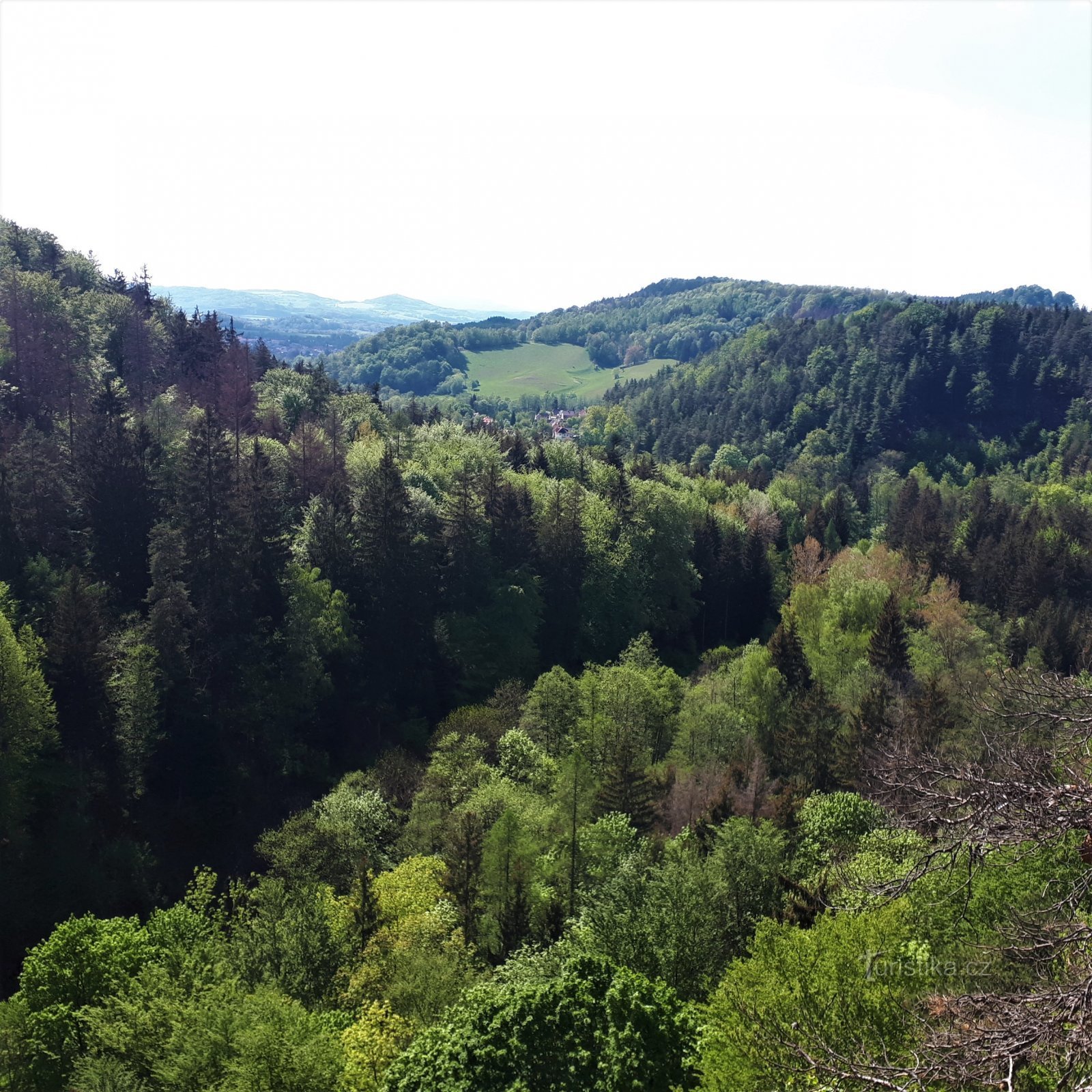 Um castelo deserto perto de Česká Kamenice