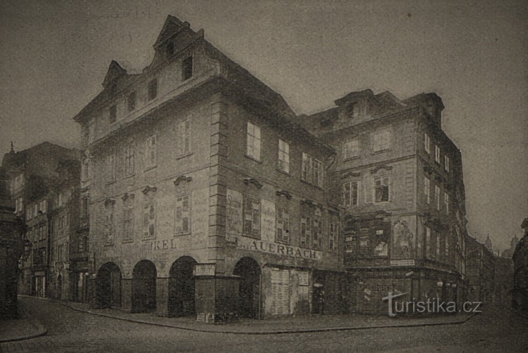 Oryginalne domy nr 494-495 przed ich rozbiórką w 1898 r.