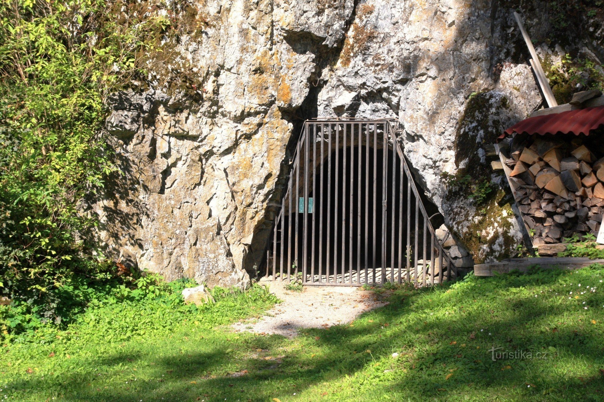 Der ursprüngliche Eingang zu den Šošůvské-Höhlen