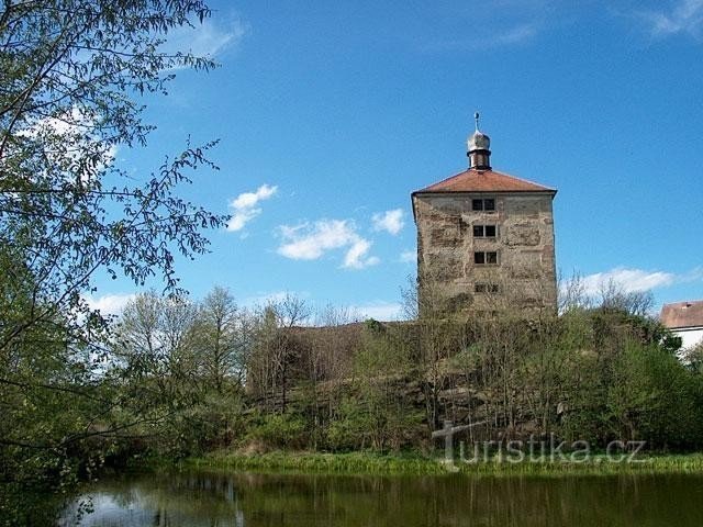 De originele toren van het middeleeuwse fort