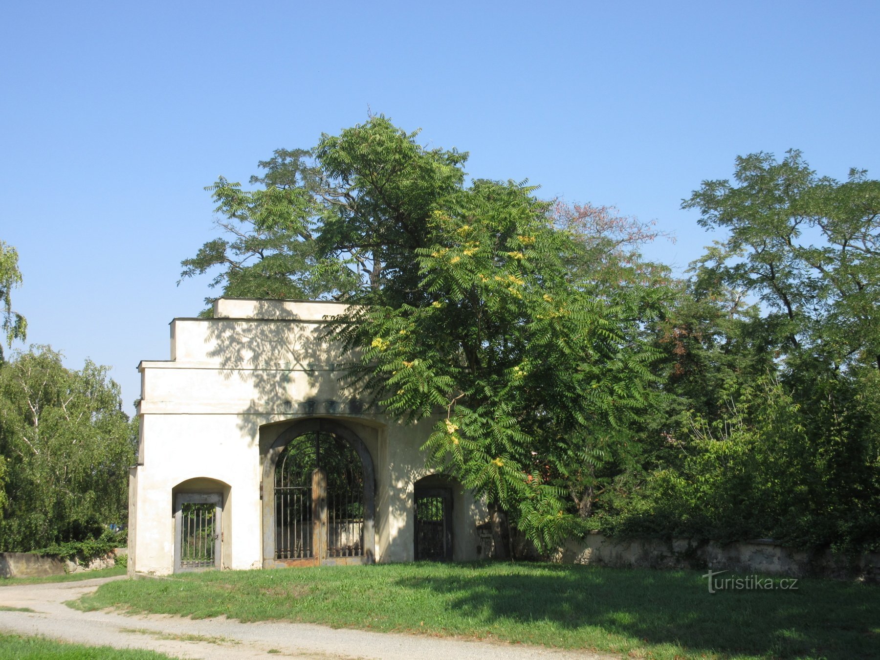 L'originale porta del castello