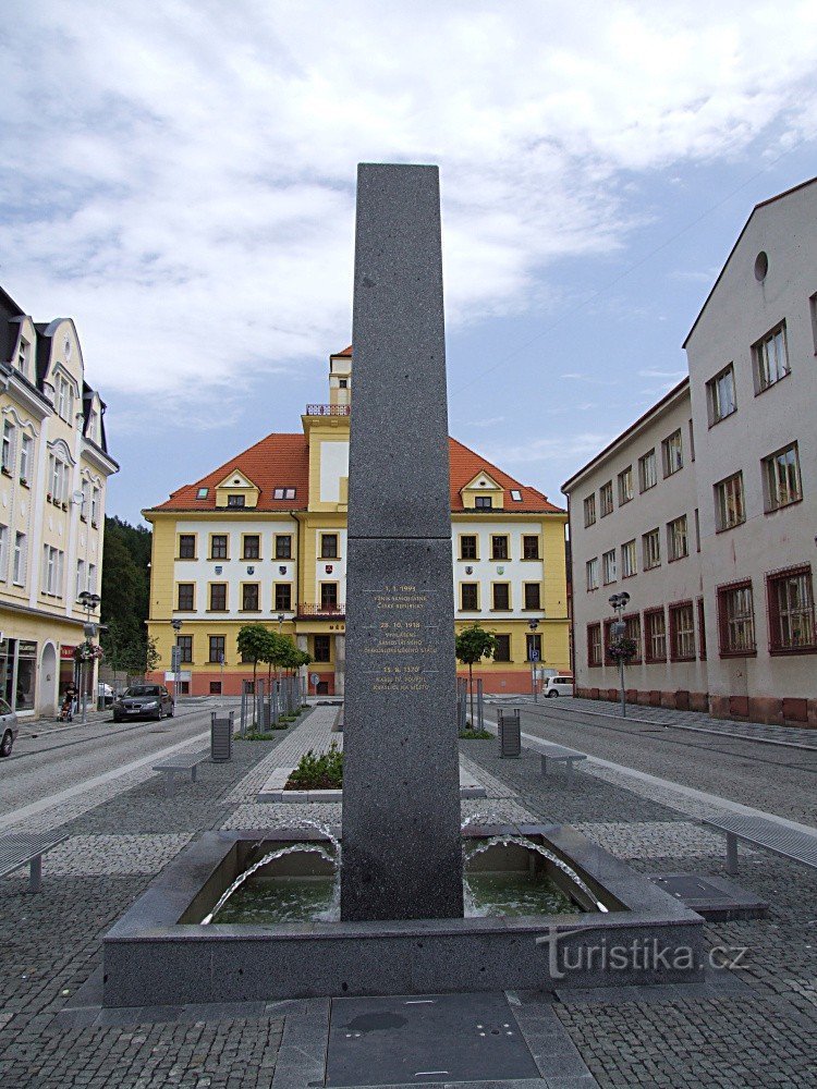 Pylon on the square in Kraslice