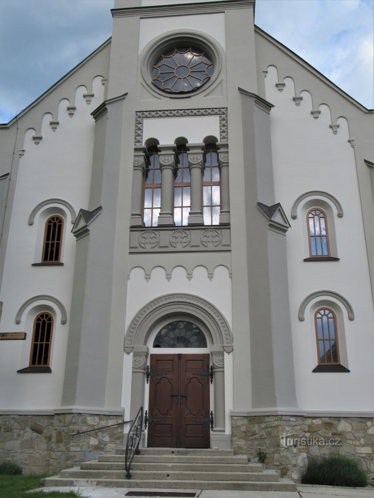 Radějov - Pyhän Nikolauksen kirkko Cyril ja Methodius