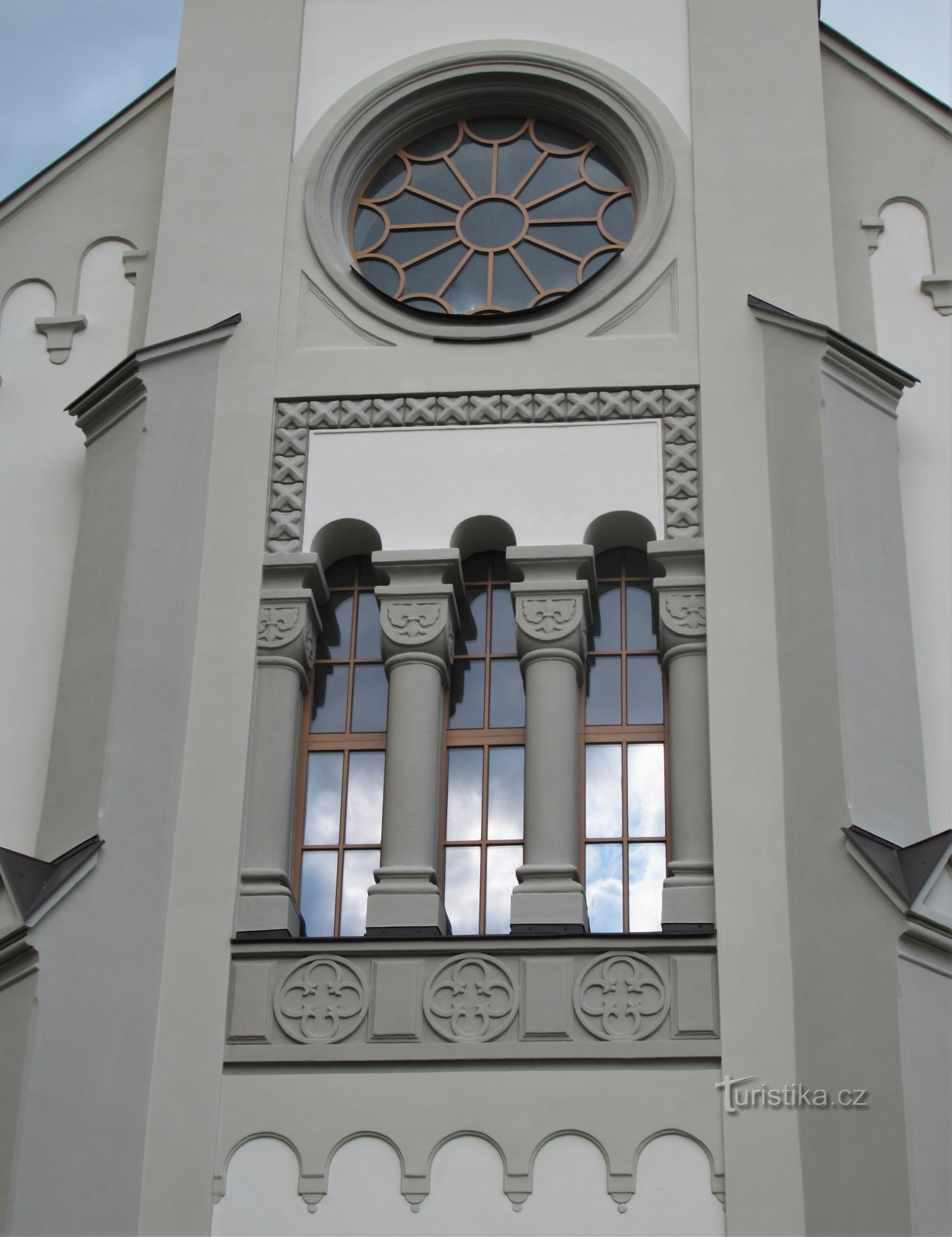 Radějov - Pyhän Nikolauksen kirkko Cyril ja Methodius