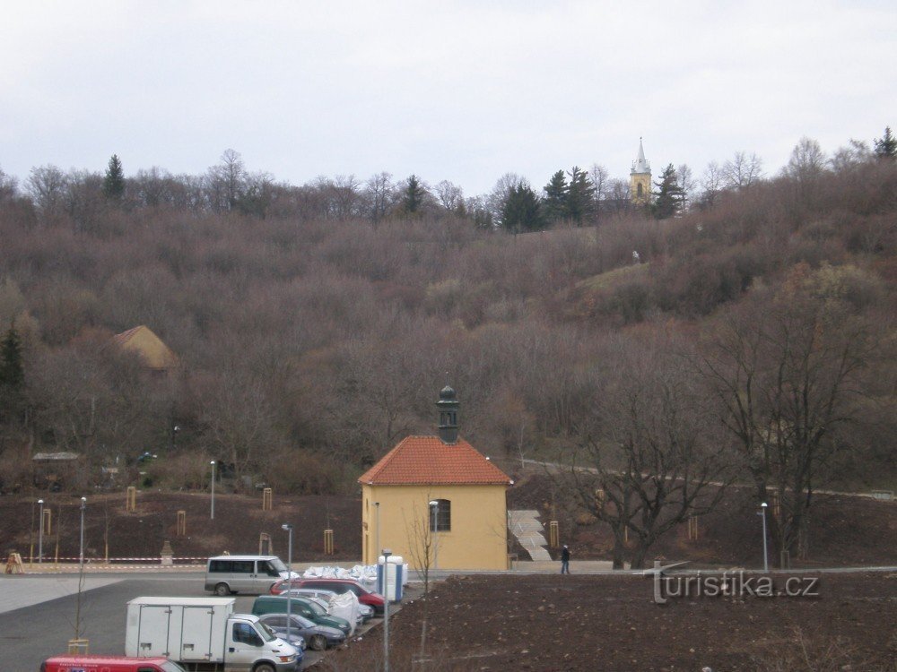 Radlice - capela de S. John of Nepomuck (acima da Igreja Smíchov de São Filipe e Jakub)