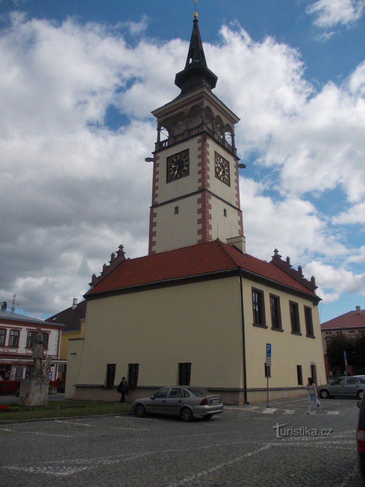 Câmara Municipal com uma torre