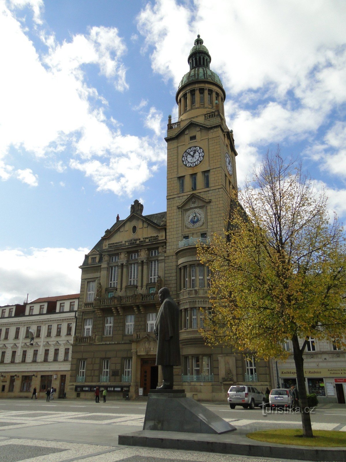Town hall and TGM statue