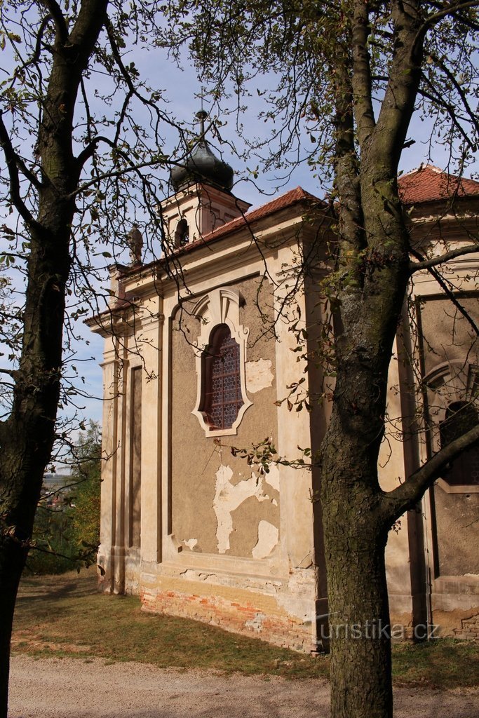 Municipio, parete laterale della Cappella del Calvario