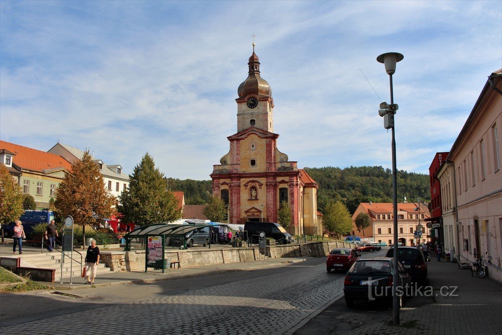 Stadshuset, kyrkan St. Václavs fasad