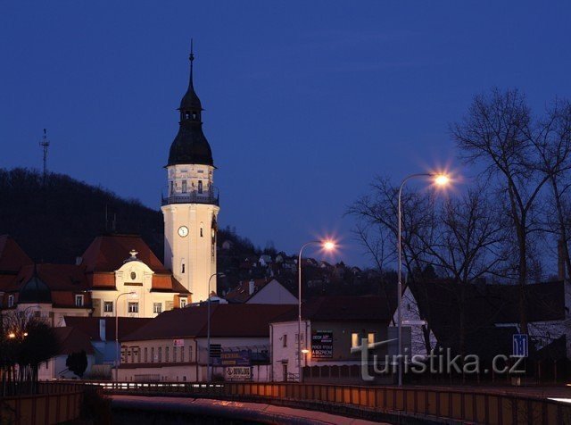 Gradska vijećnica s rijeke Bílina