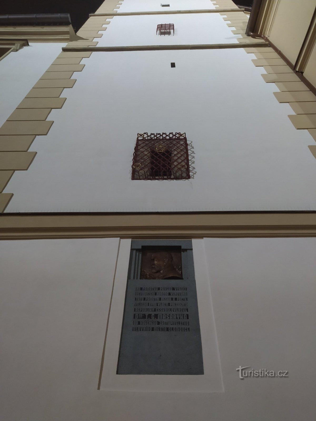 Ratusz, tablica pamiątkowa Masaryka