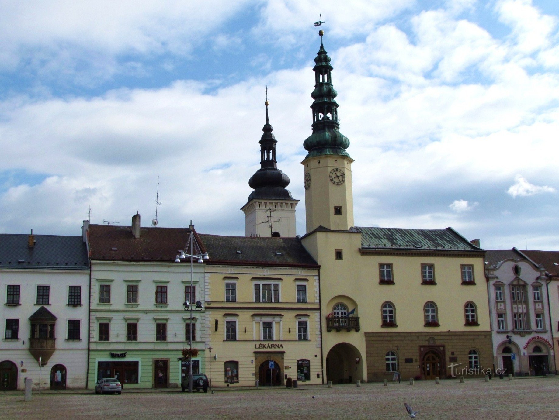 有塔的市政厅在 Moravská Třebová