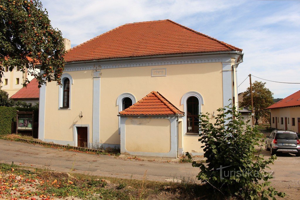 Synagoga ratuszowa, oficyna z wejściem