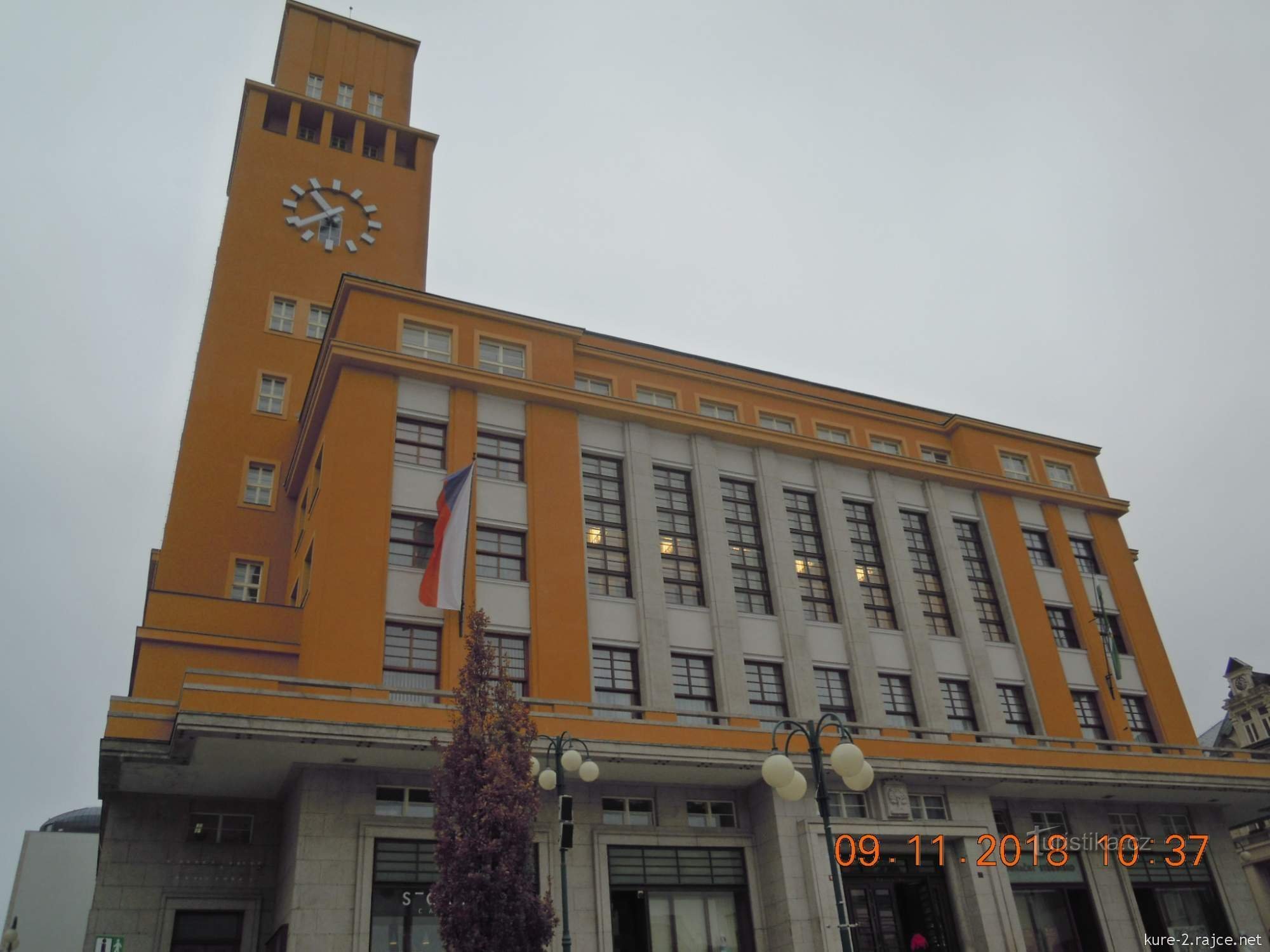 das im funktionalistischen Stil erbaute Rathaus