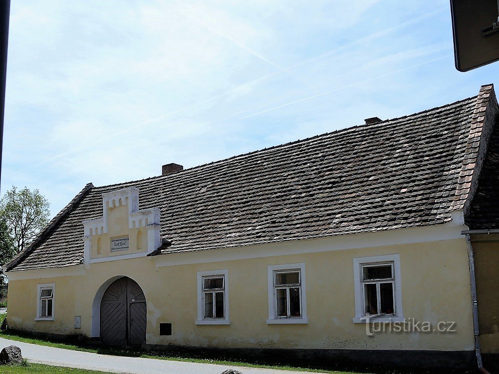 Radomyšl, zicht op het huis vanuit de gemeente