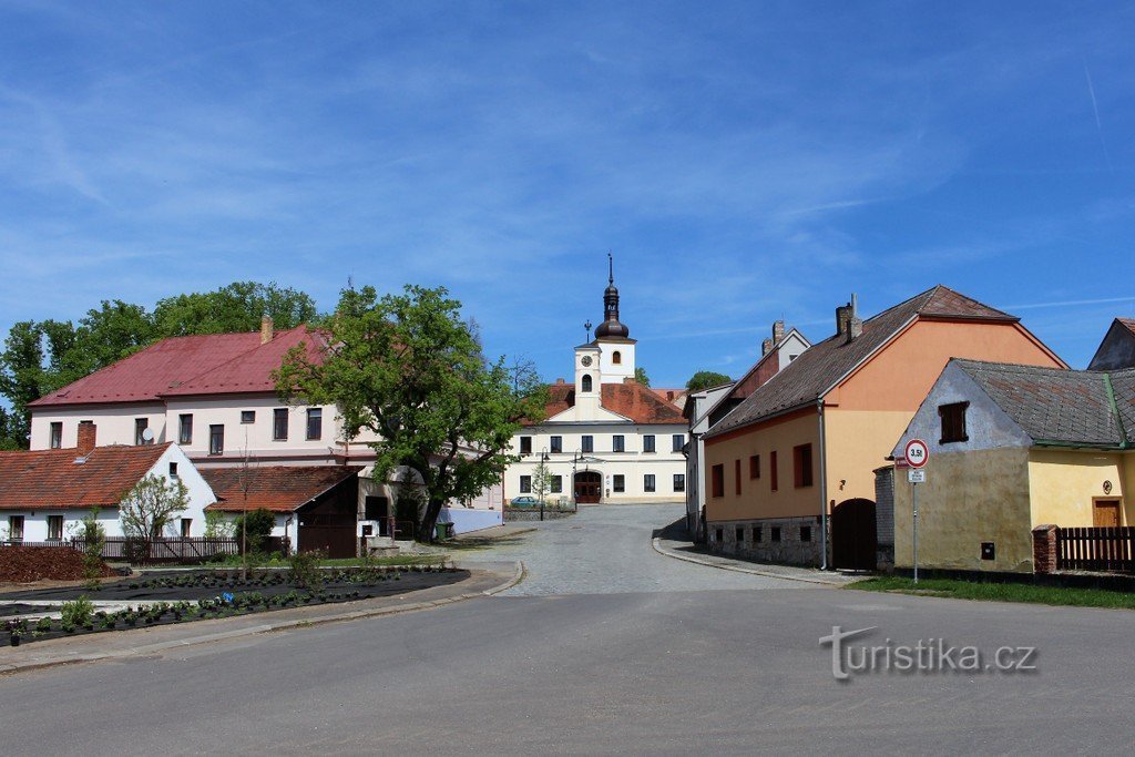 Radomyšl, vista del ayuntamiento desde el sur