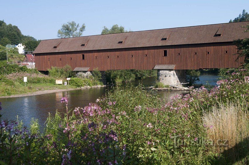 Radošov - covered bridge over Ohri