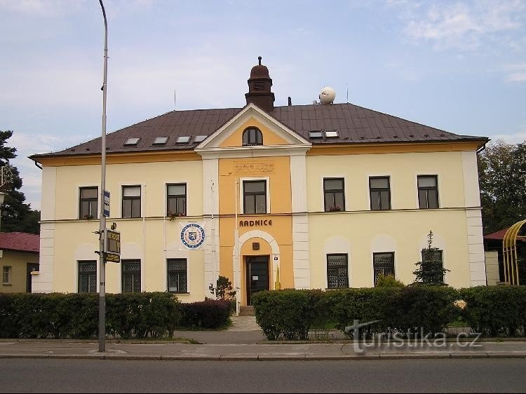 Radvanice: Radvanice - the town hall of the municipal district of Radvanice and Bartovice