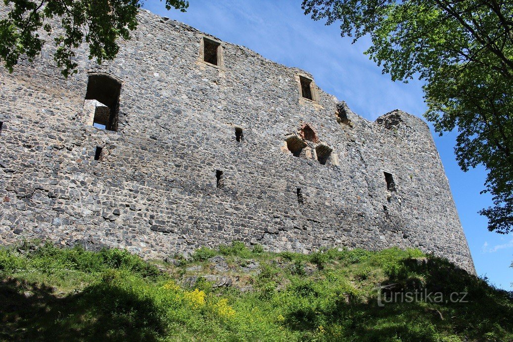 Rådhuset, slottets södra mur