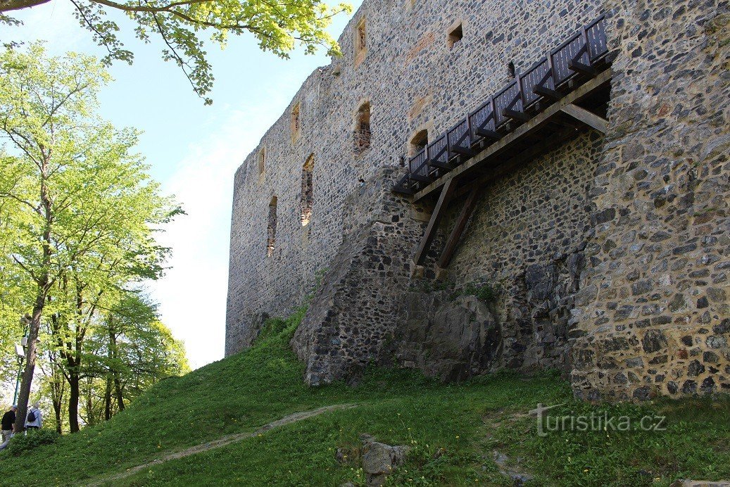 Rathaus, Nordwand des Schlosses