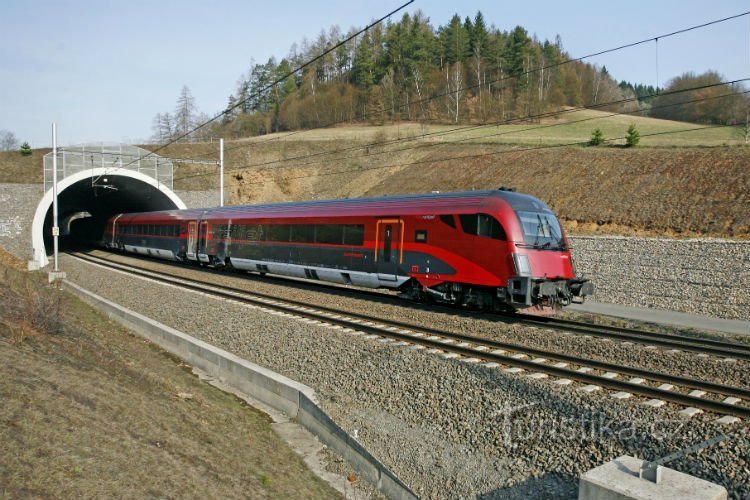 Railjet - nopein yhteys Itävaltaan sekä Brnon ja Prahan välillä