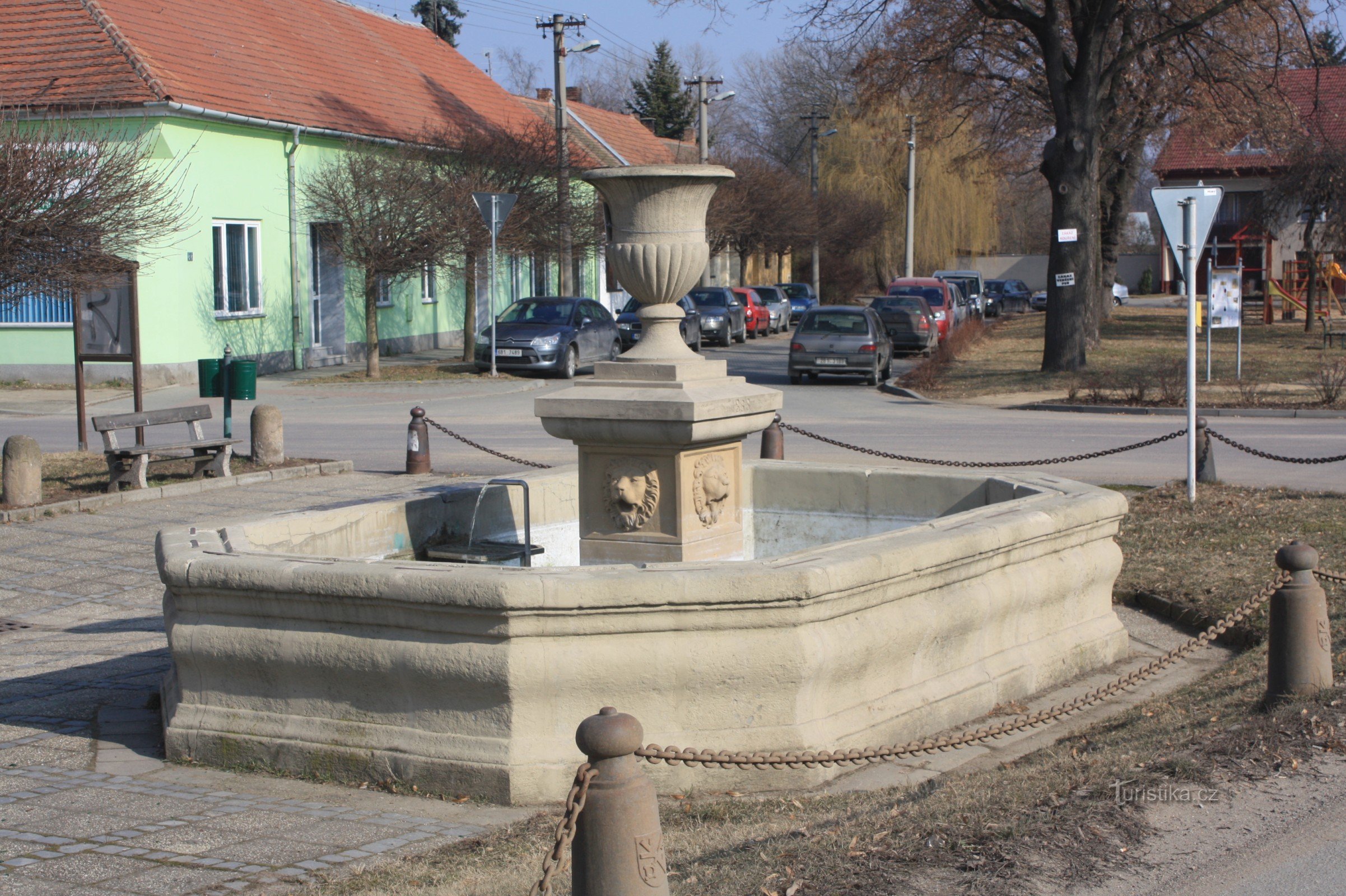 Rajhrad - fontanna w mieście