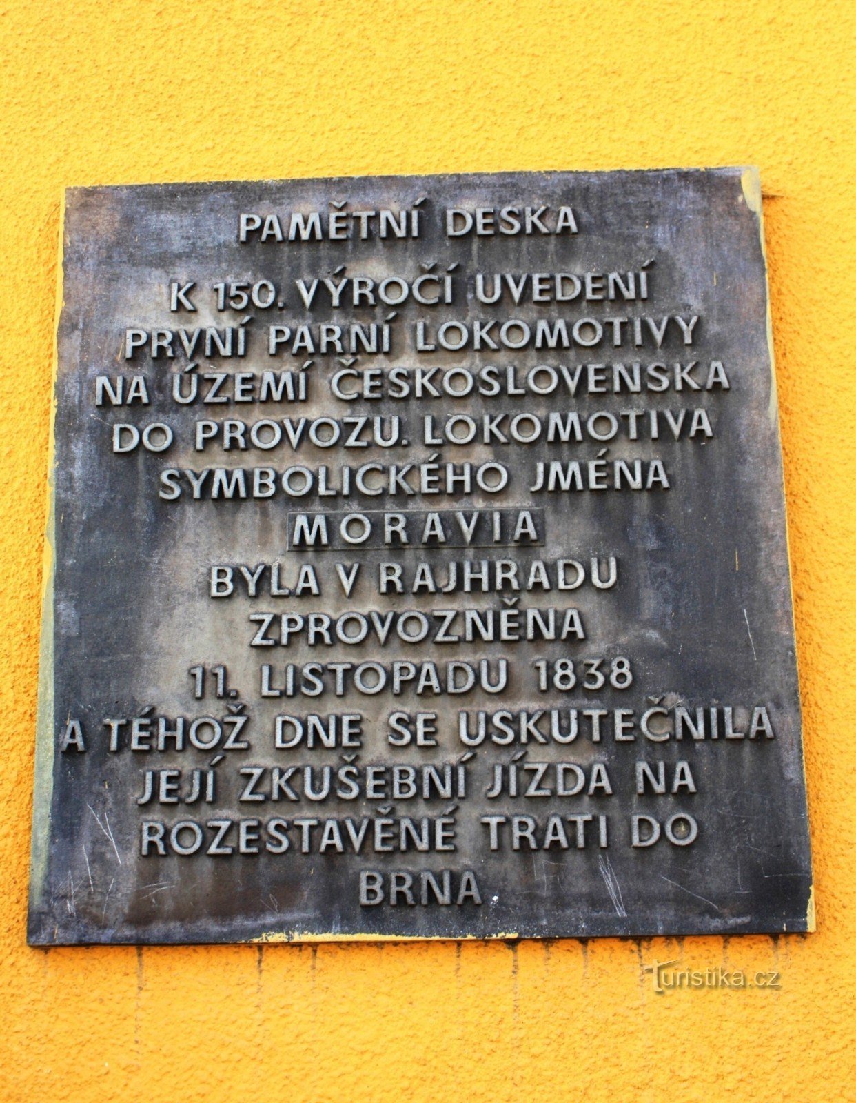 Rajhrad - placa memorial na estação ferroviária