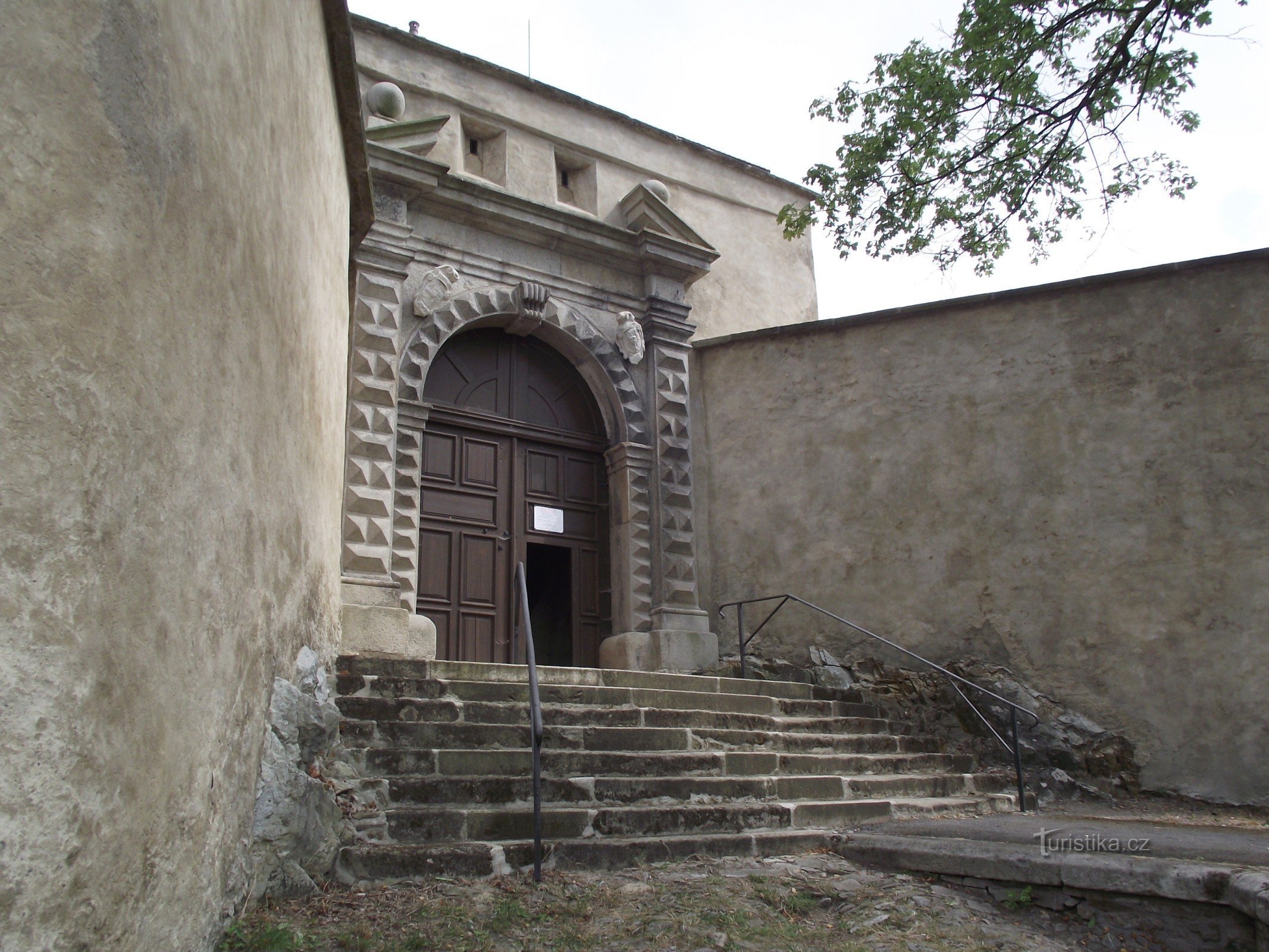 porta inferiore del primo barocco