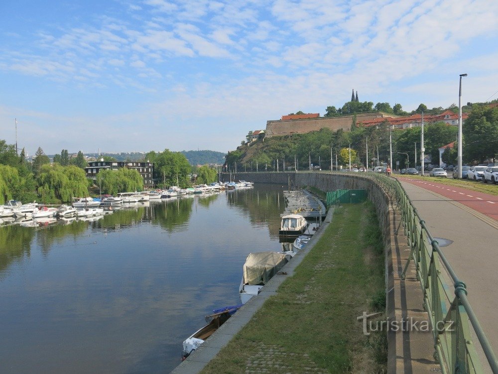 vista matinal de Podolí a Vyšehrad