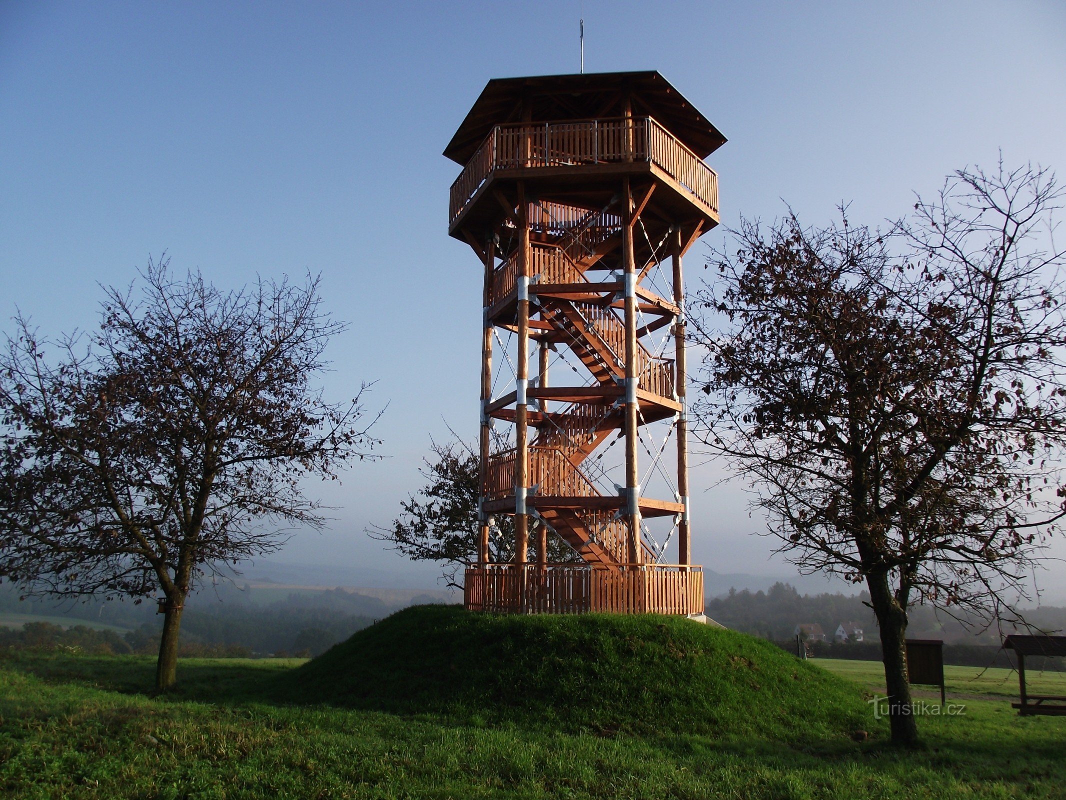 Žernovník morning lookout tower