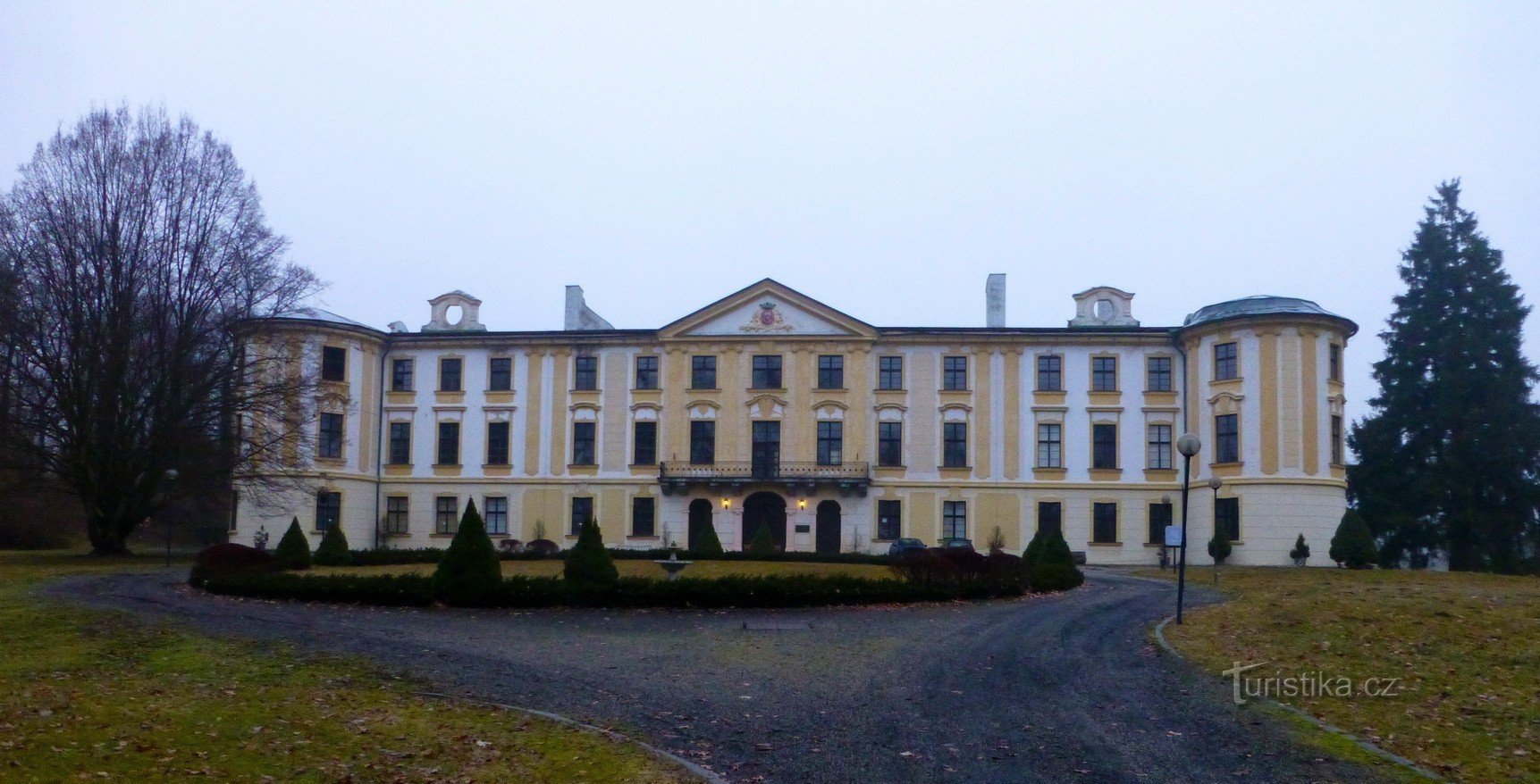 castillo de la mañana en Zahrádky