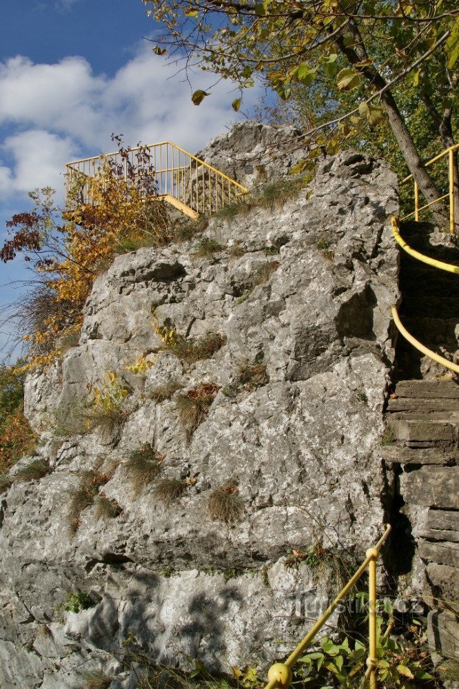 Рашків камінь, скельний оглядовий майданчик біля Копршивніце