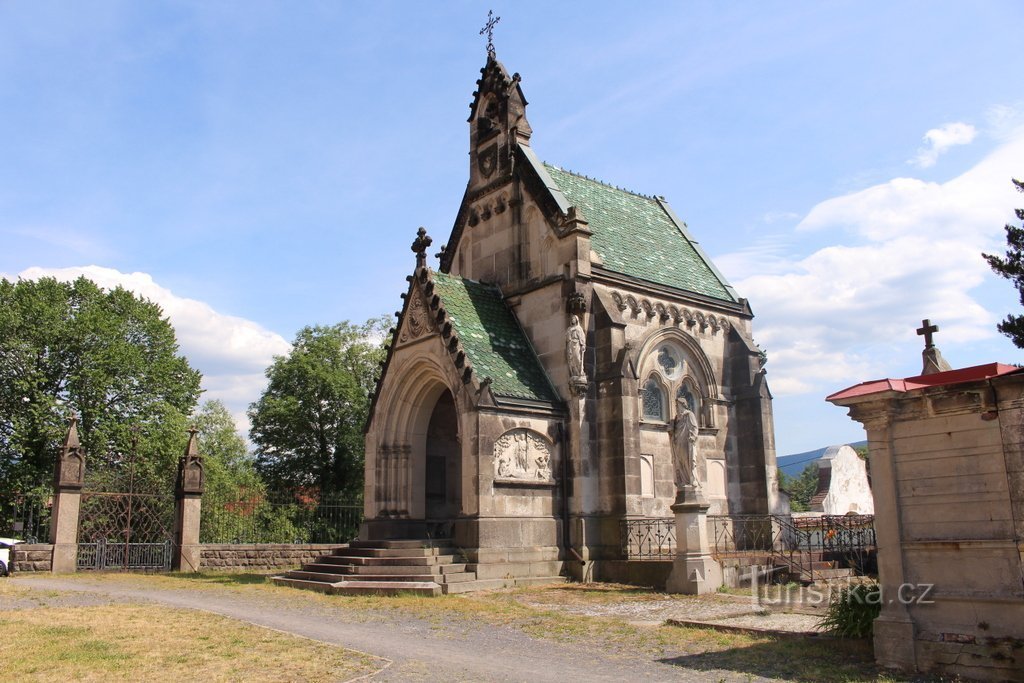Raspenava, hrobní kaple
