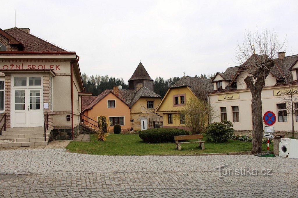 Rataje nad Sázavou, view from the square to the castle