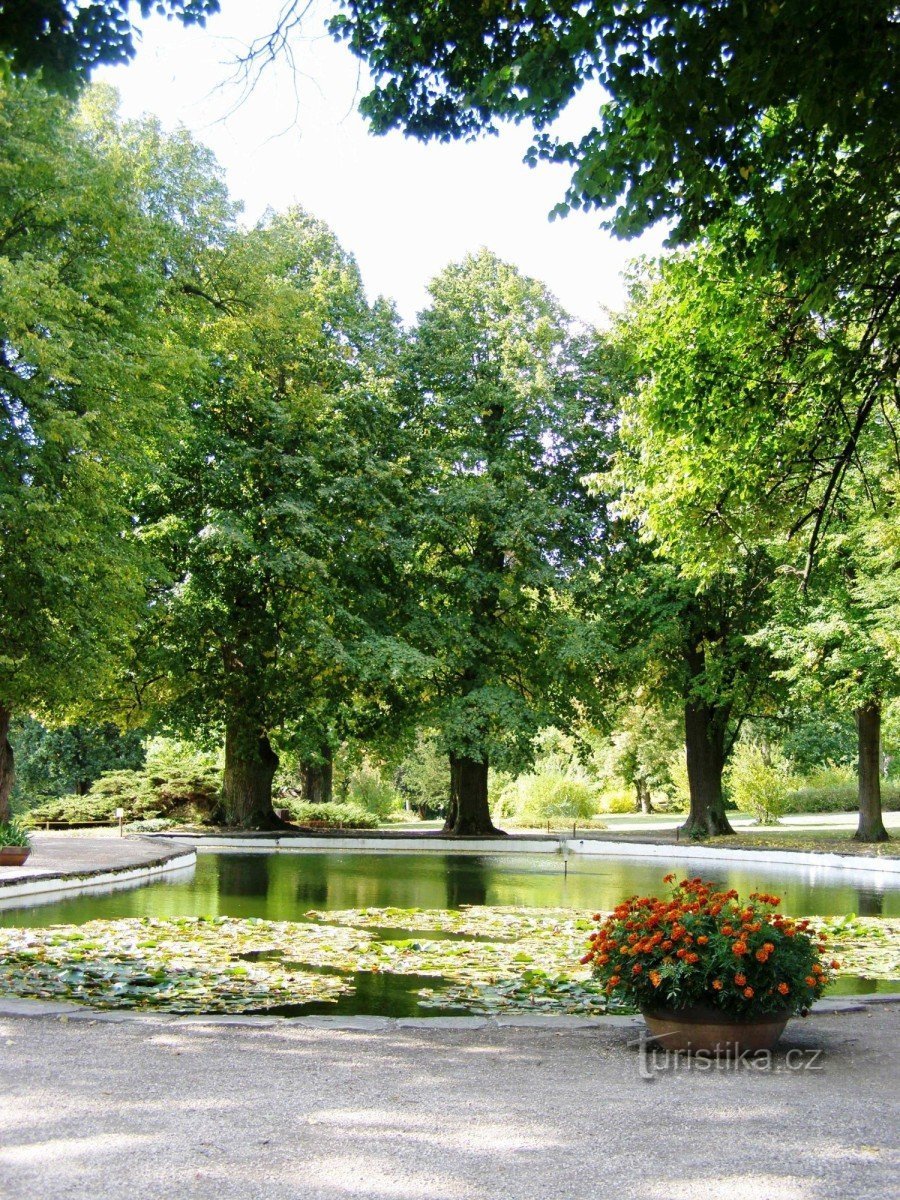 Ratibořice - grajski park