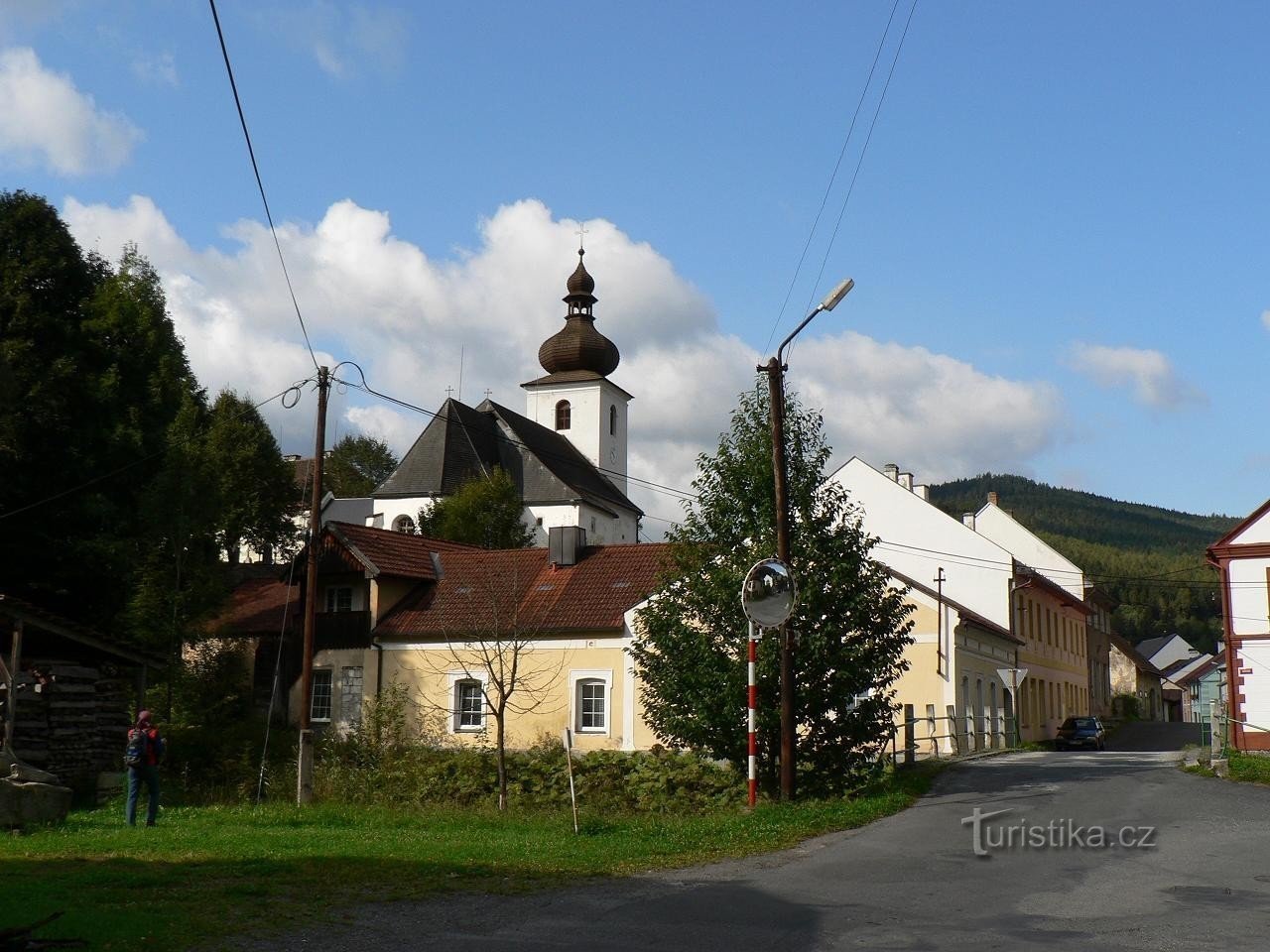 Rejštejn, uitzicht op de kerk vanuit het oosten