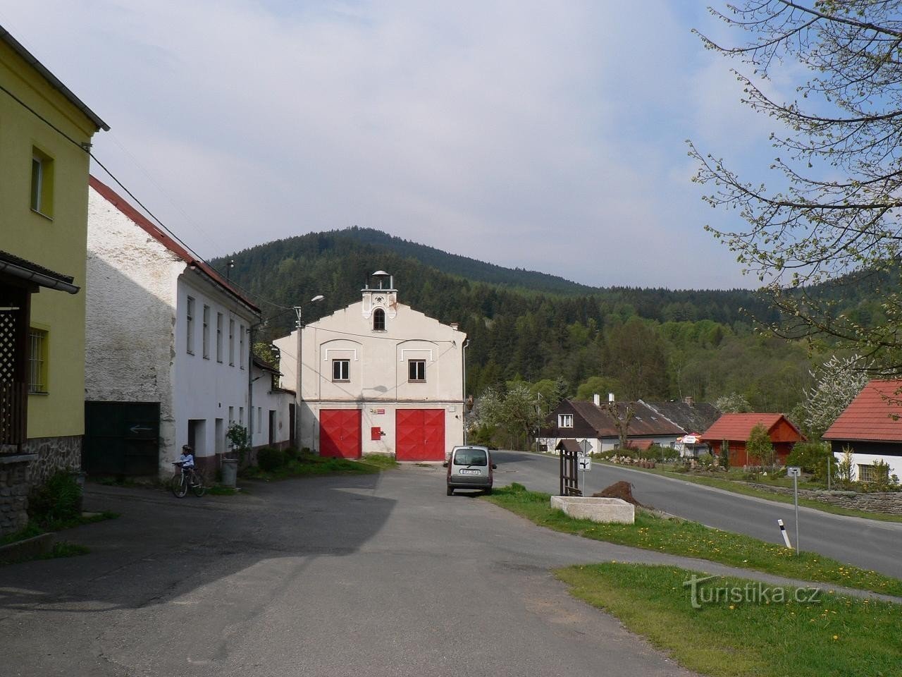 Rejštejn, sullo sfondo la collina di Radkovský